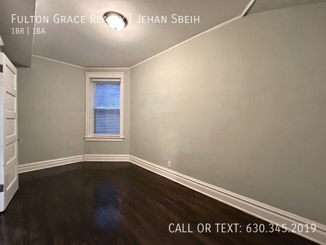 Building Photo - 910 W Addison St