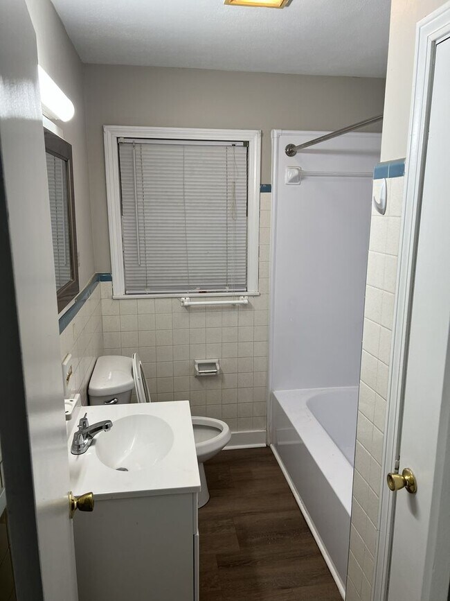 Building Photo - 620 Austin Dr NW