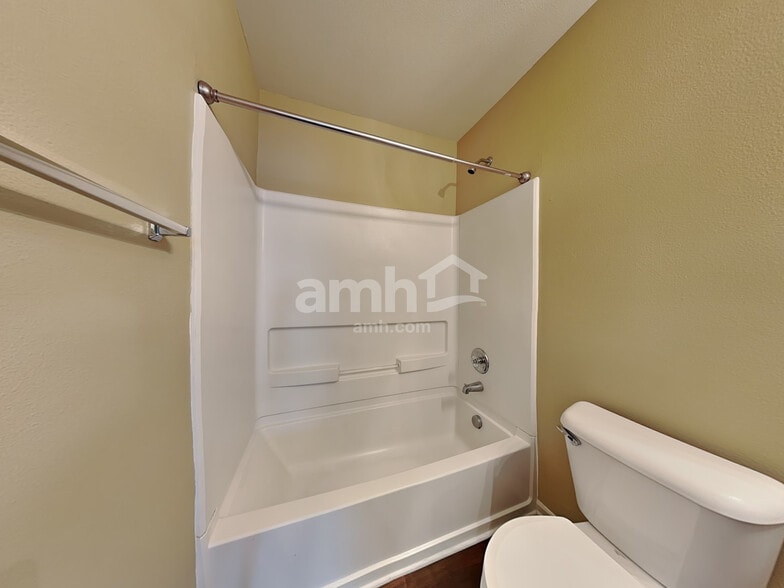 Building Photo - 4112 Lakewood Glen Dr