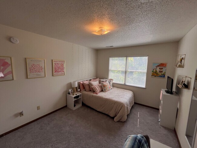 Main Floor Bedrooom - 627 Iowa Ave