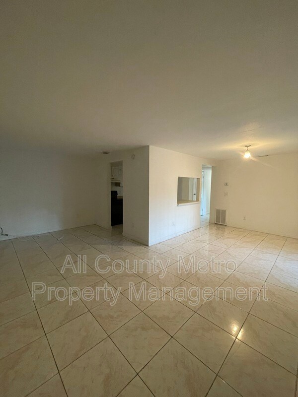 Building Photo - 4932 Sanoma Village