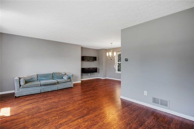 Building Photo - 40 Alverstone Way
