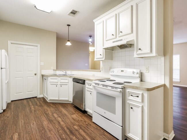 Building Photo - 13541 Lake Breeze Ln