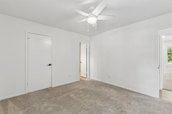 Building Photo - 11819 Red Oak Way