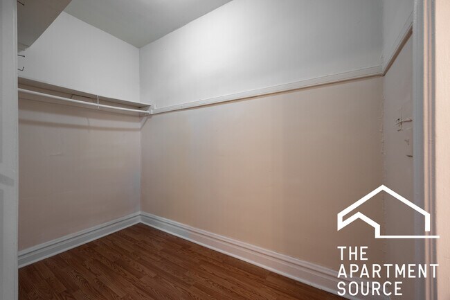 Building Photo - 4829 N Damen Ave