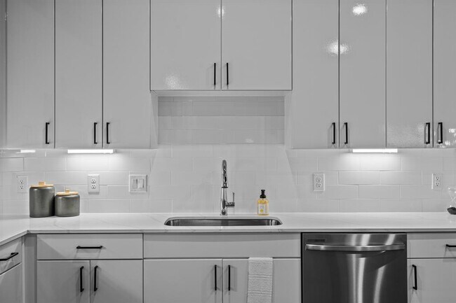 Building Photo - 865 Limmer Loop