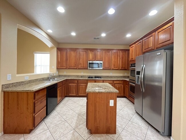 Building Photo - Southwest are 3 bedrooms and 2bathrooms si...