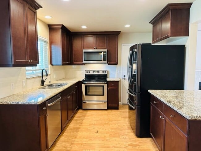 Building Photo - $2,300 First & Bullard, 3 Bedroom - E. Bro...