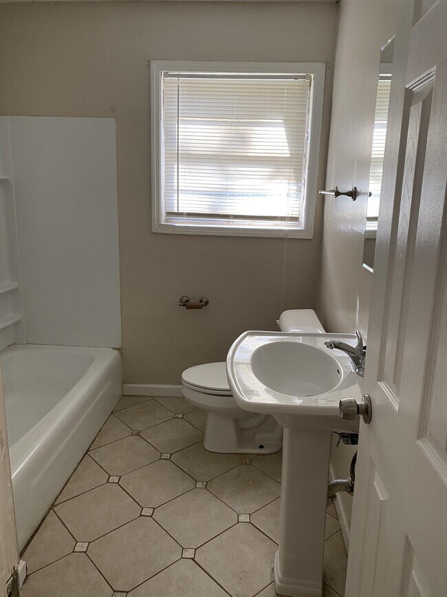 Building Photo - 14311 Veterans Memorial Hwy