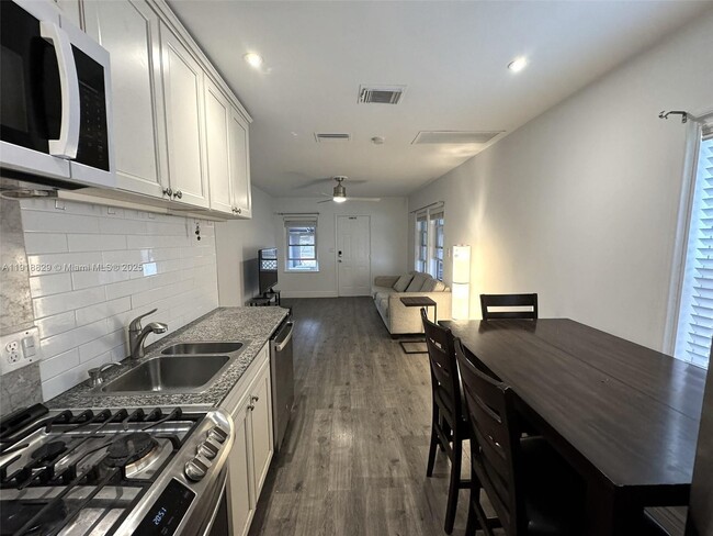 Building Photo - 2309 Van Buren St