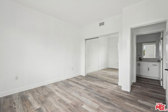 Building Photo - 2516 Malabar St