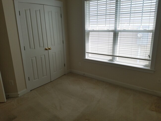 Building Photo - COMING SOON! Ballantyne Beauty! Spacious 3BR Home w/ Fireplace & Fenced Yard