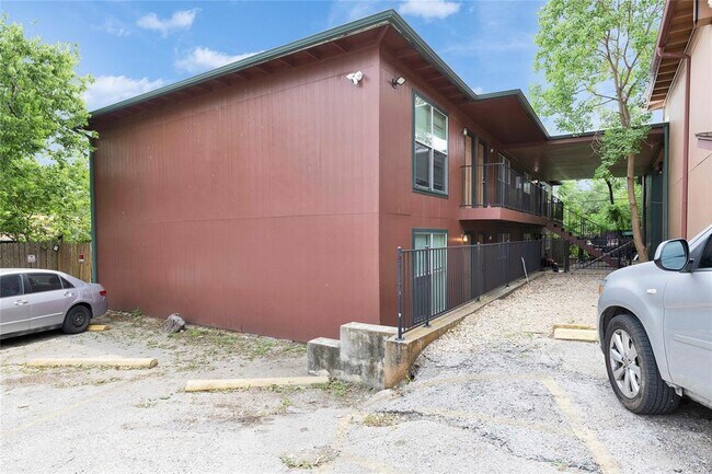 Building Photo - 2314 Greenfield Pkwy