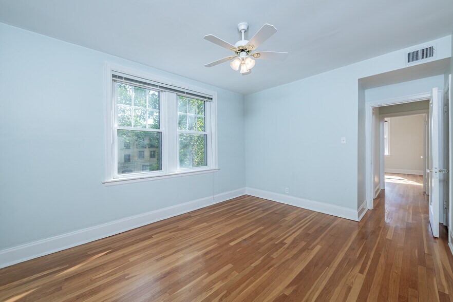 Building Photo - 7515 Buckingham Dr