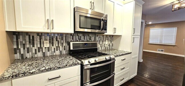 Building Photo - 1291 Lorenzo Dr SW