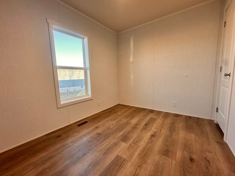 Building Photo - 11 Lapin St