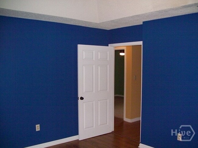 Building Photo - 141 Wakefield Dr