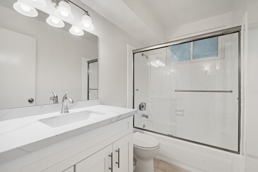 Building Photo - 2020 Rodney Dr