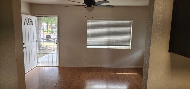 Building Photo - 718 S Jacob St