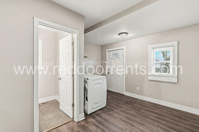 Building Photo - 218 Jefferson Ave