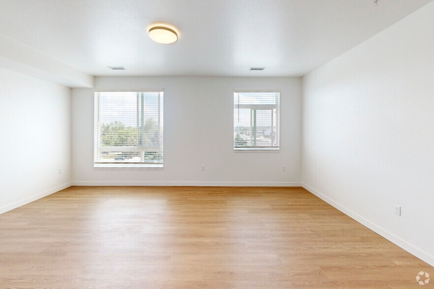 Living Room - 3BR,2BA-1100SF - The Rose on Colfax