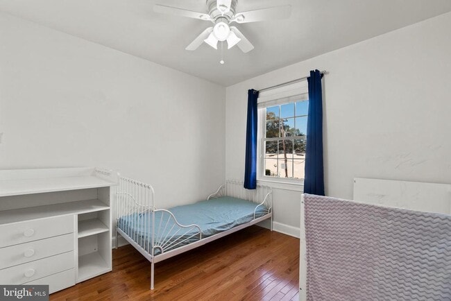 Building Photo - 510 E Nelson Ave