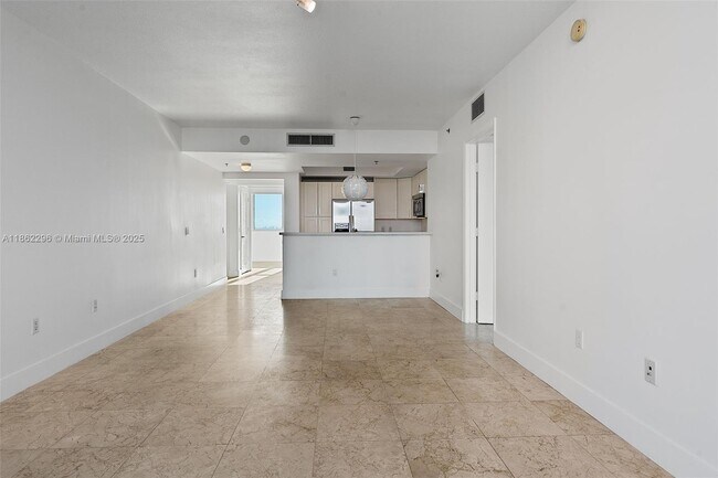 Building Photo - 2641 N Flamingo Rd