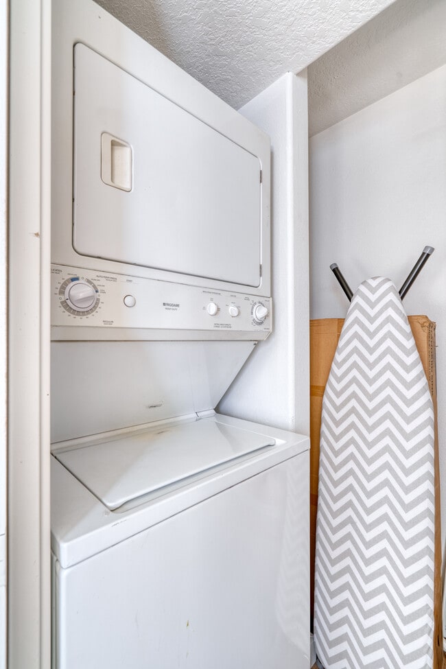 Building Photo - 5222 SE Holgate Blvd