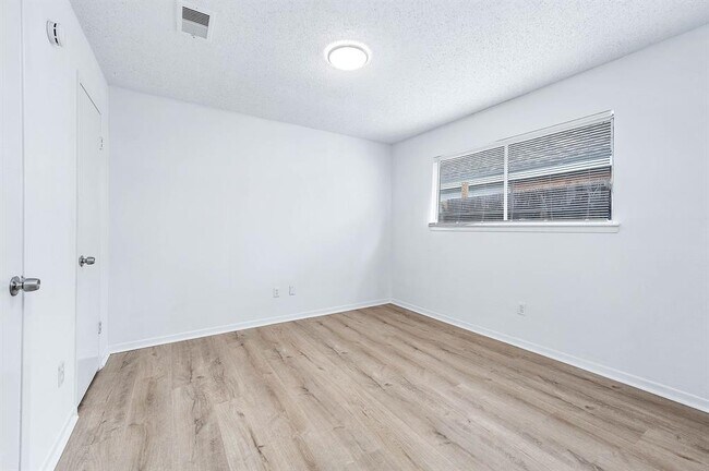 Building Photo - 11554 Chesswood Dr