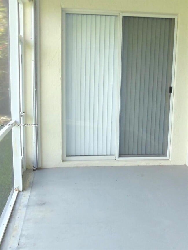 Building Photo - 575 SE 29th Dr