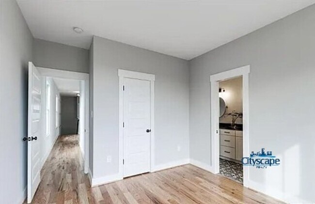 Building Photo - SWANKY 3 BEDROOM NEWER HOME IN HISTORIC CH...