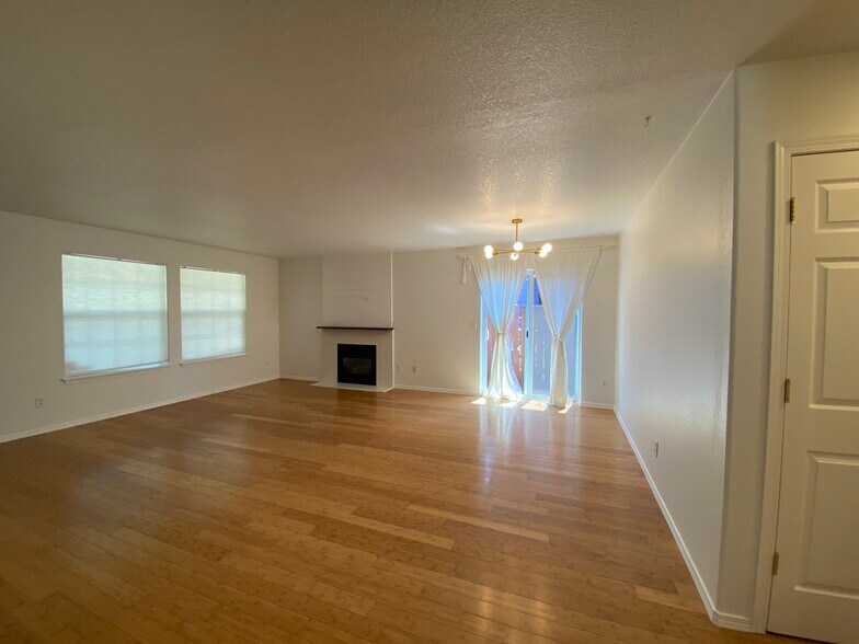Living/dining - 5023 Northeast 11th Avenue