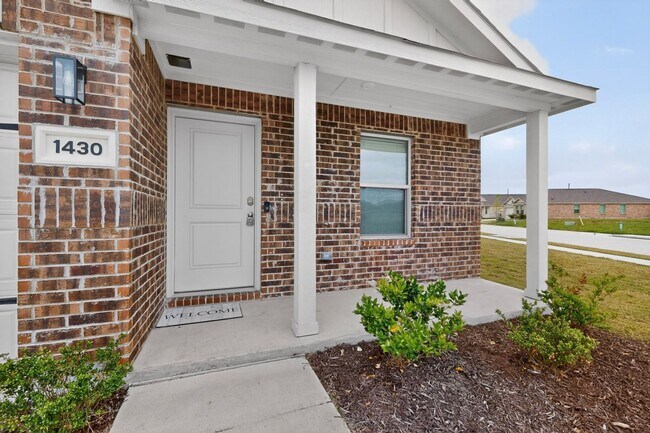 Building Photo - Modern 3-Bedroom Corner Lot Home with Fenced Yard in Forney – Built in 2023