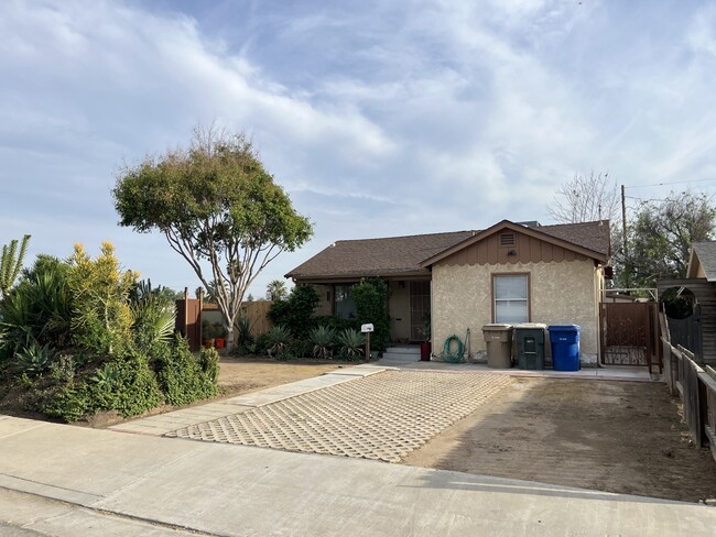 Building Photo - 901 Castaic Ave