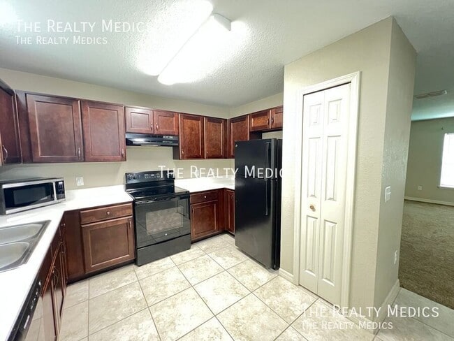 Building Photo - 2427 SW 168th Loop