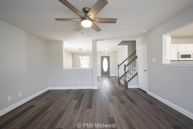 Building Photo - "Charming 3-Bedroom Home with 2.5 Baths and 2,125 Sq Ft in Greenfield, IN!"