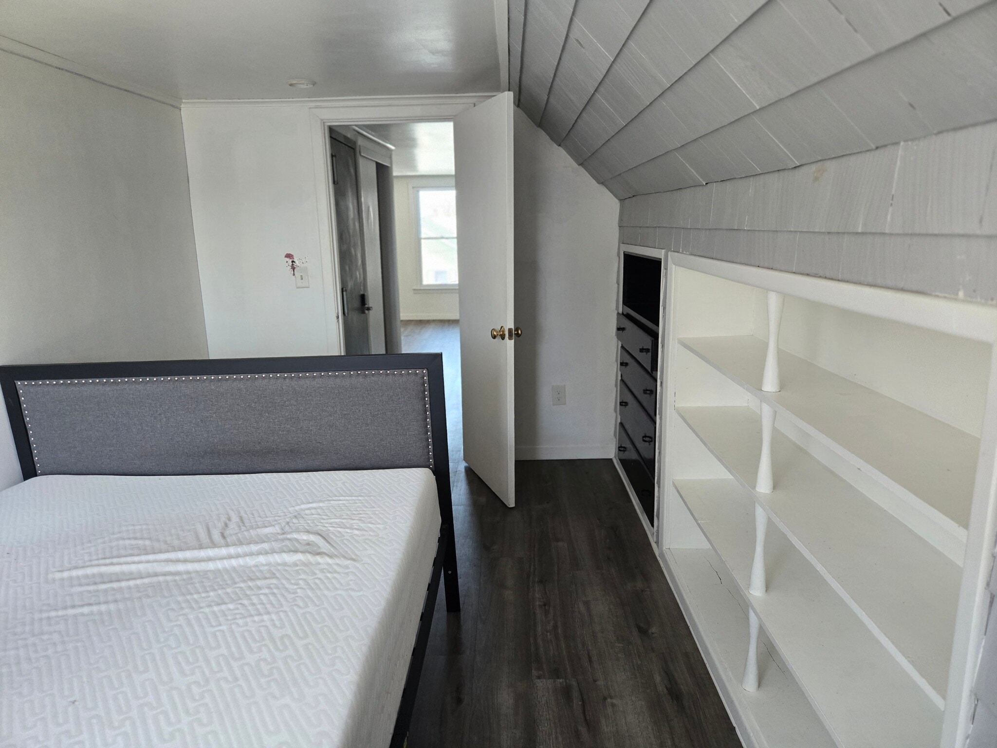 Building Photo - 25 Oneco St