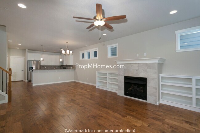 Building Photo - Beautiful Three Bedroom Row Home In Highly Desired Villebois Community!