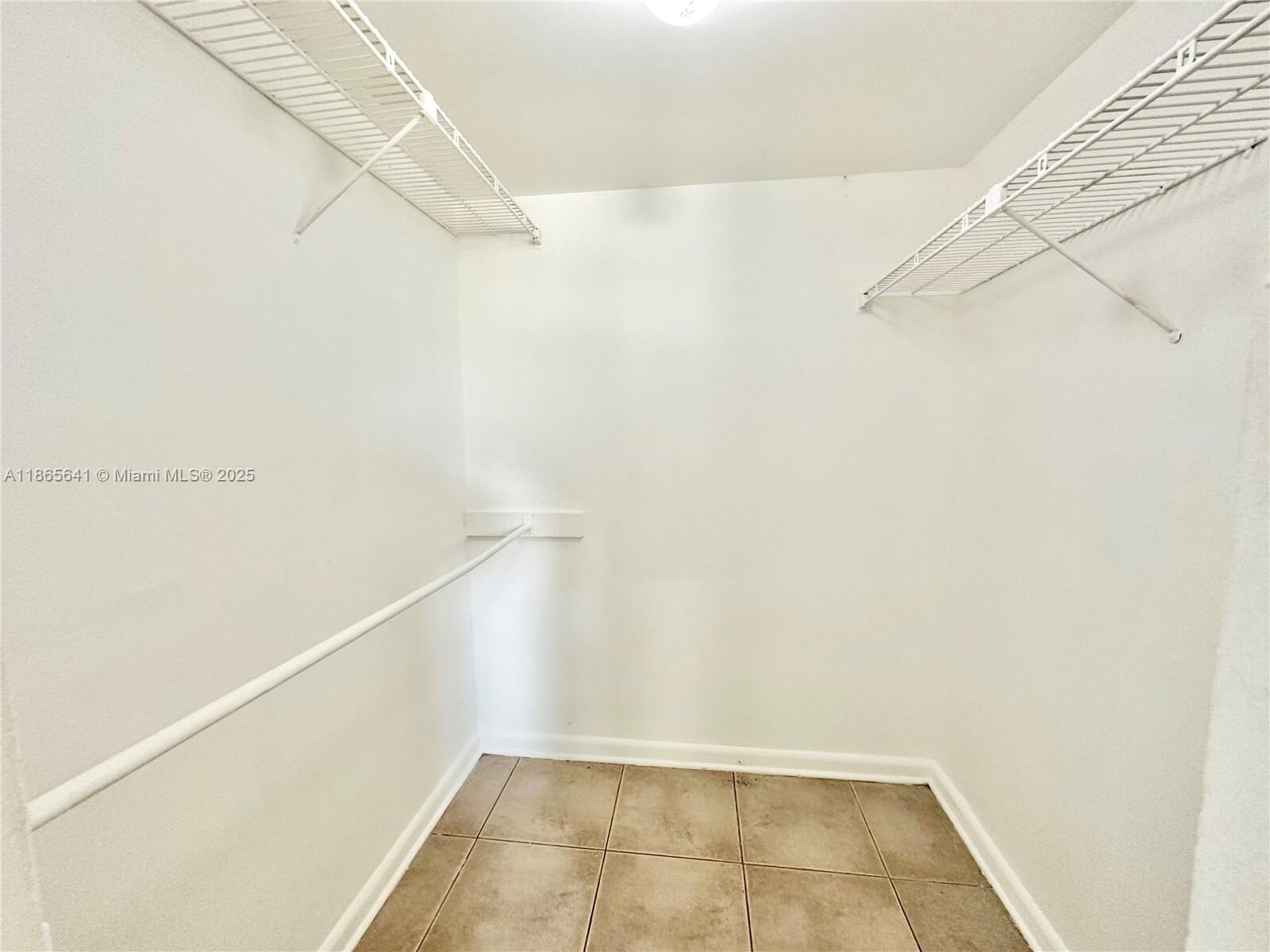 Building Photo - 7831 Colony Cir N