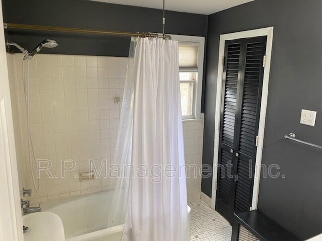 Building Photo - 4221 Harriet Ave