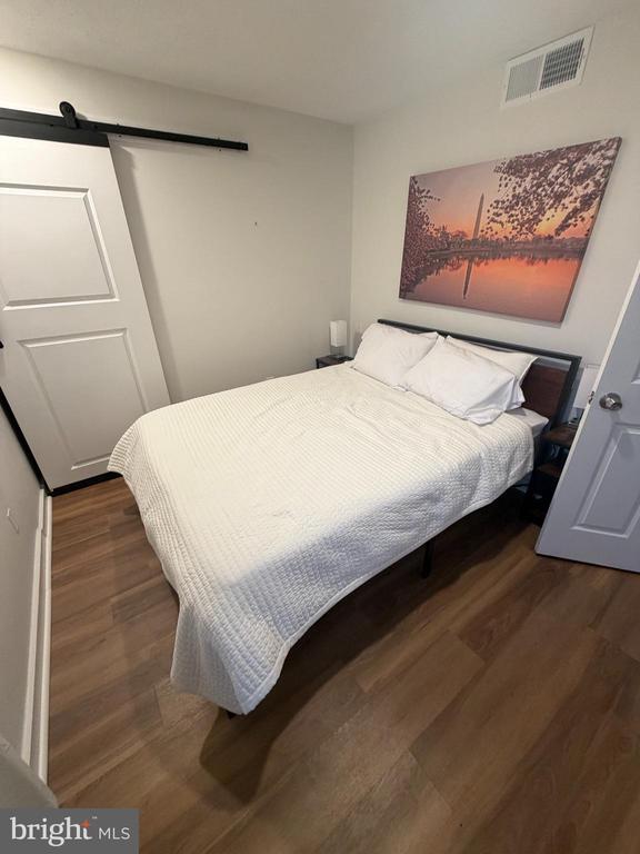 Building Photo - 7405 Columbia Ave