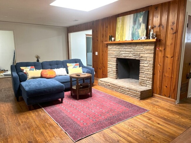 Building Photo - 1003 W Bluebonnet Dr