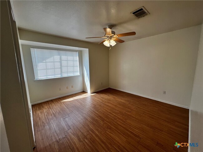 Building Photo - 125 Cedargrove