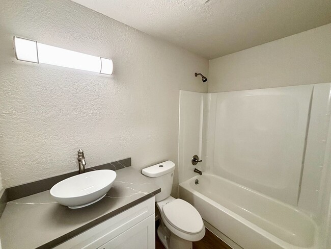 Building Photo - Newly remodeled 1 bed 1 bath at Habitat co...