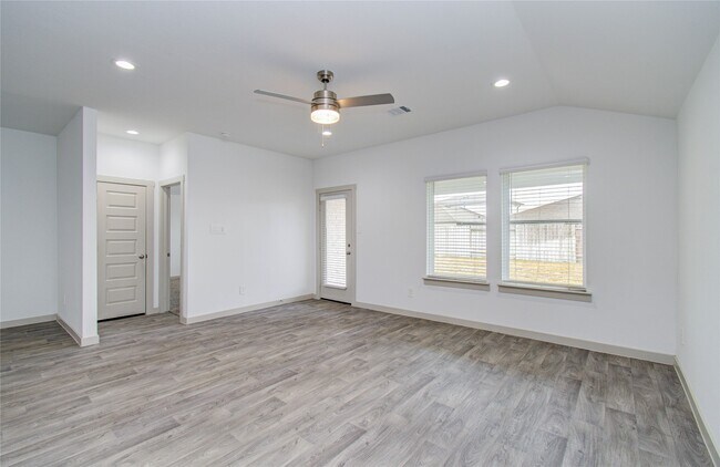 Building Photo - 10602 Great Basin Dr
