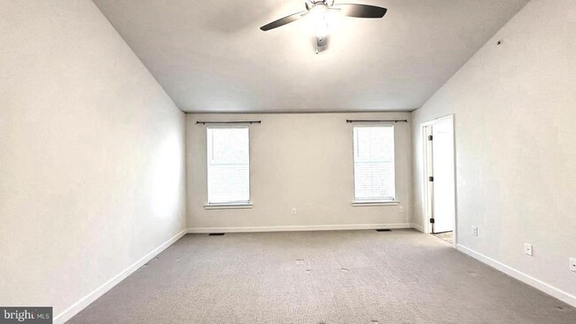Building Photo - 229 Wynstone Ct