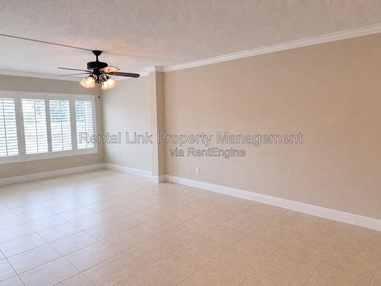 Building Photo - 2264 Winkler Ave