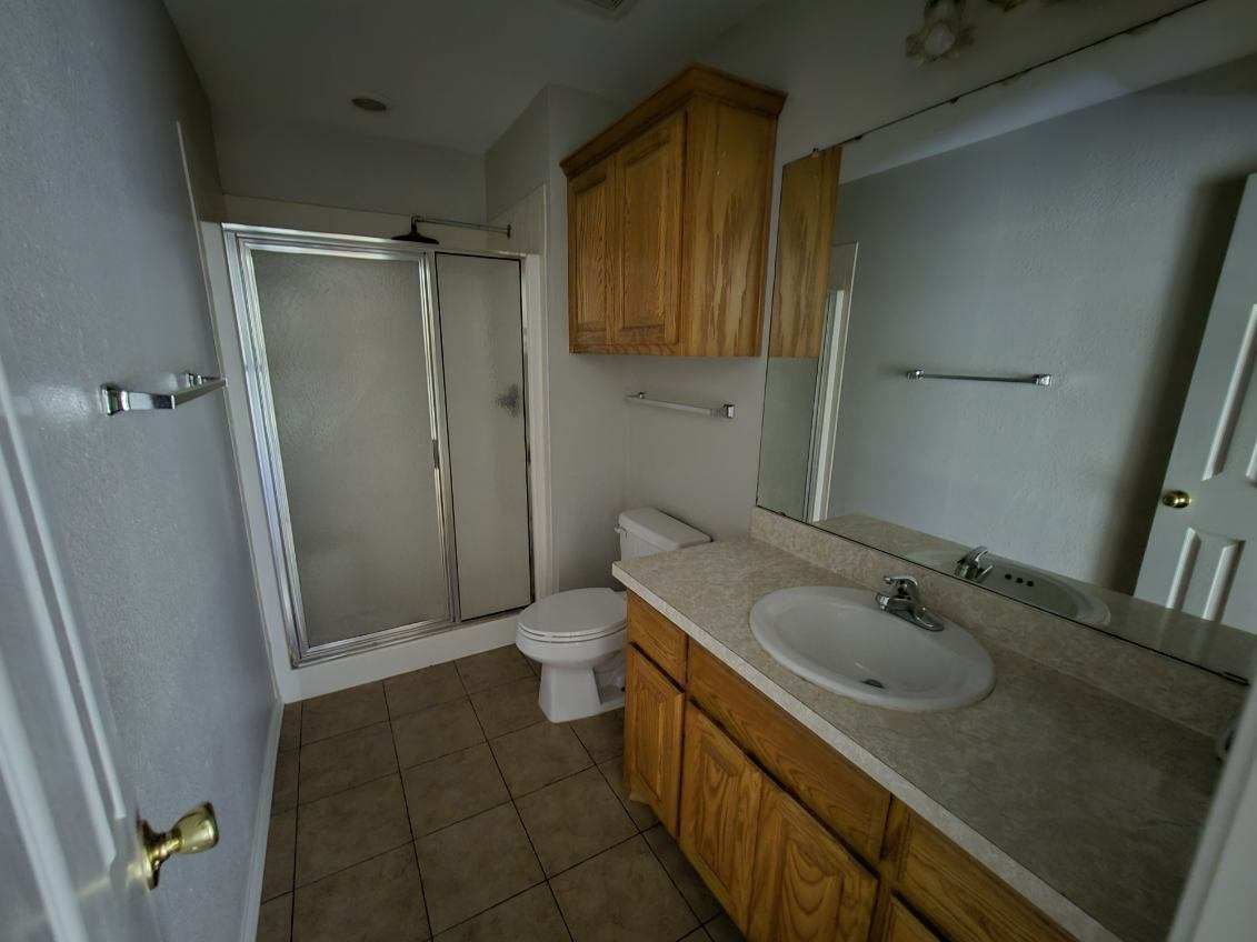 Master bathroom - 1185 Greywood Dr