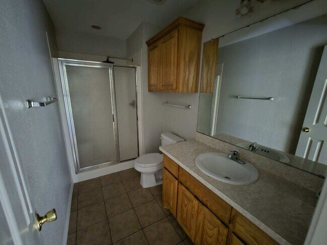 Master bathroom - 1185 Greywood Dr