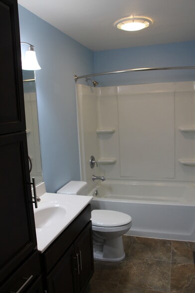 Building Photo - 2462 Camp Rd